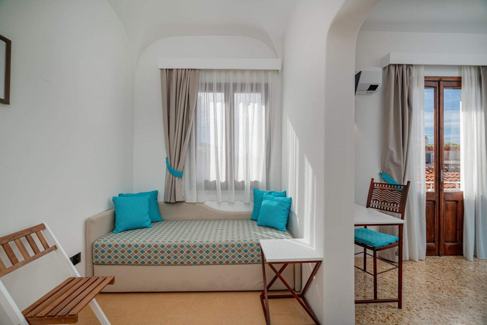 Sorella Luna Boutique, Centro Di * Olbia