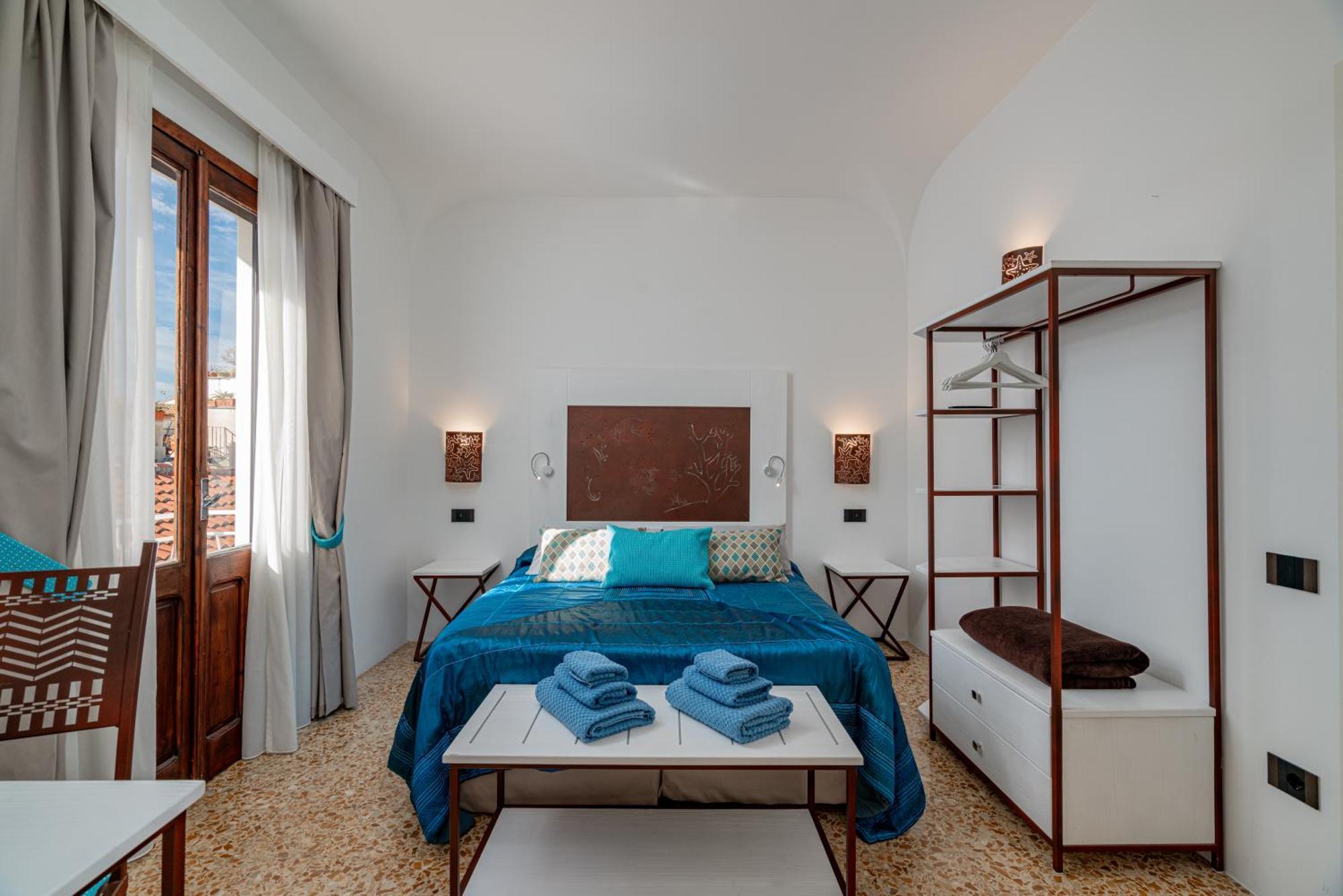Sorella Luna Boutique, Centro Di